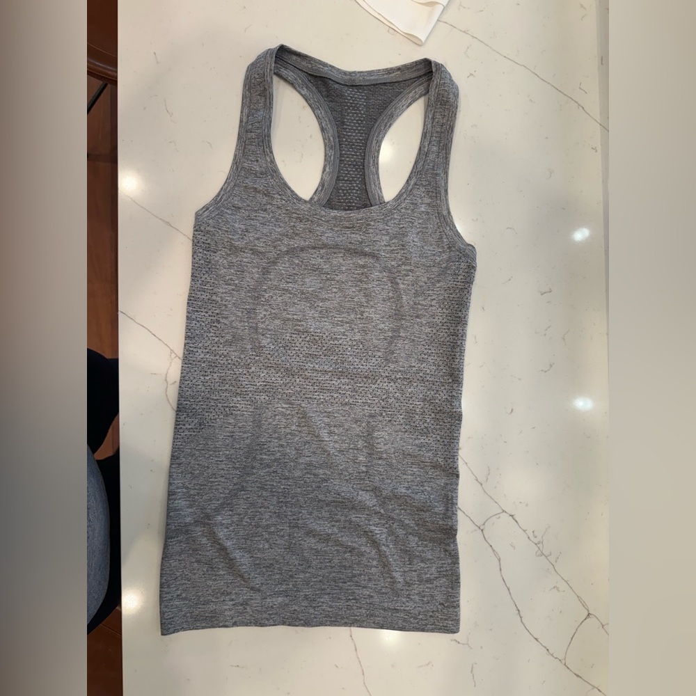 Lululemon Swiftly Tech Tank Gray size 0 - tag removed for comfort while wearing